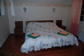 tuba 10 voodi (parem).JPG